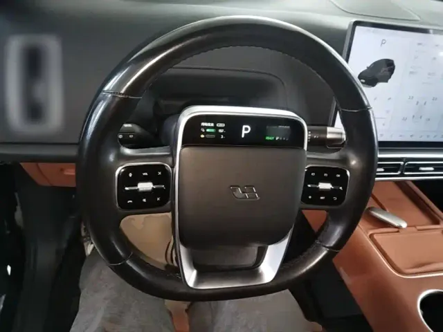 Li Auto L8 — Фото автомобиля 10