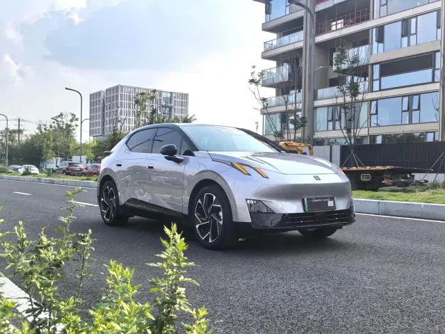 Lynk & Co Z20 — Фото автомобиля 3