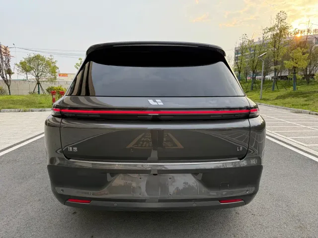 Li Auto L8 — Фото автомобиля 23