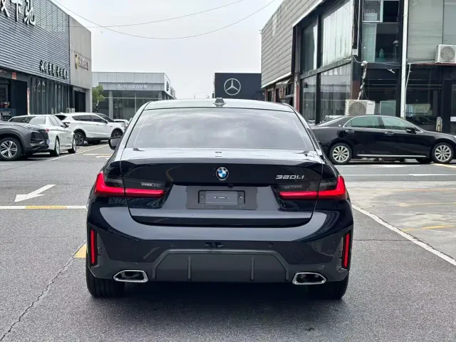 BMW 3 Series — Фото автомобиля 8