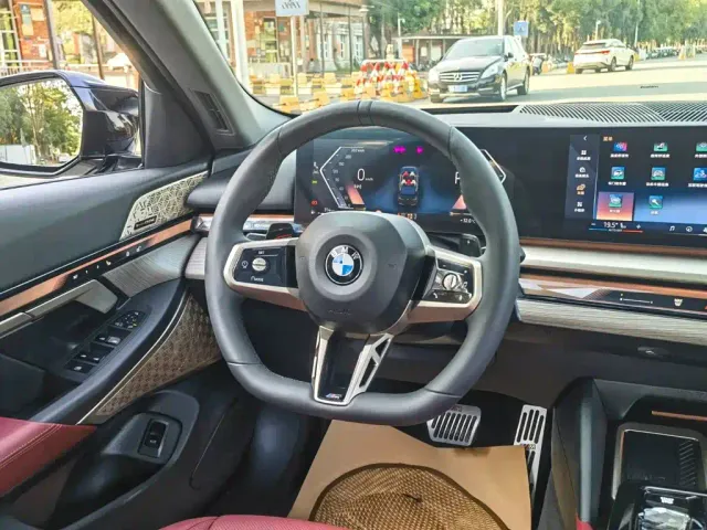 BMW 5 Series — Фото автомобиля 11