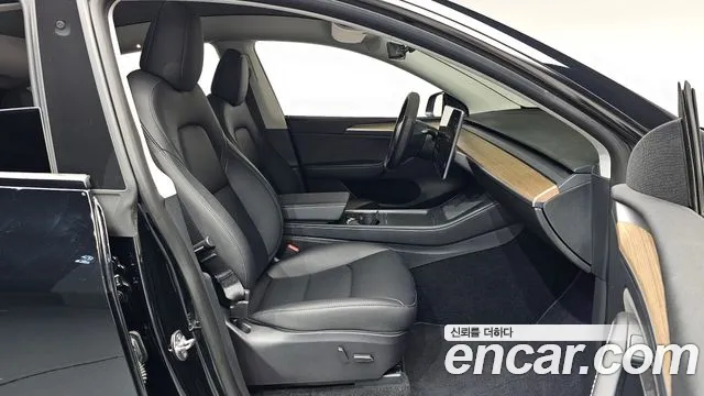 Tesla Model Y — Фото автомобиля 16