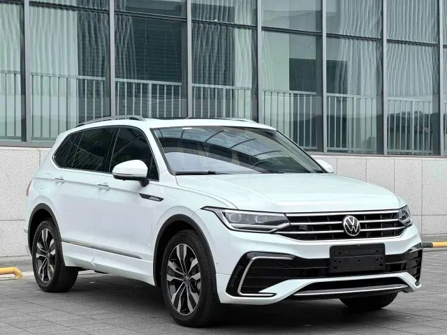 Volkswagen Tiguan L — Фото автомобиля 3