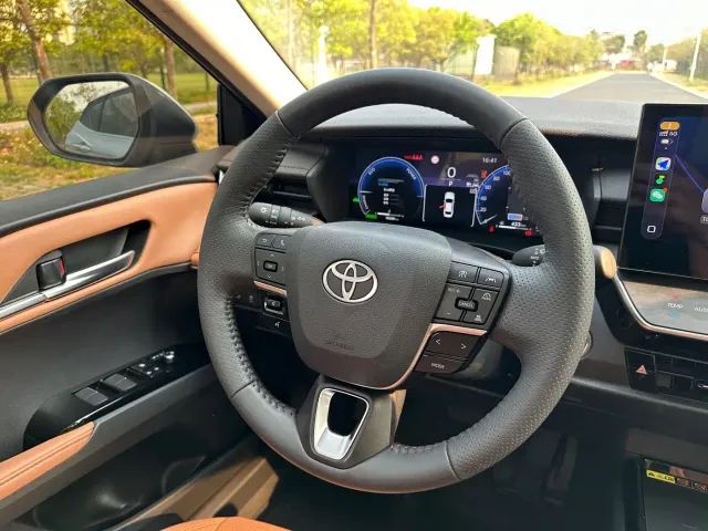 Toyota Camry — Фото автомобиля 10