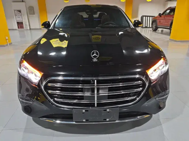 Mercedes-Benz E-Class — Фото автомобиля 2