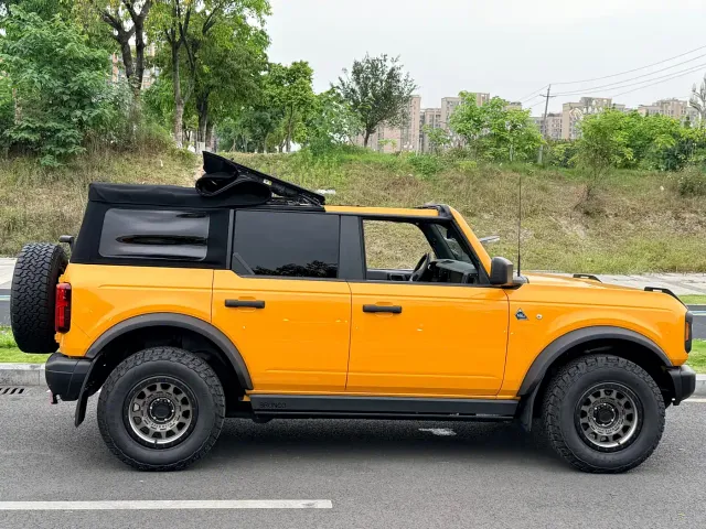 Ford Bronco — Фото автомобиля 12
