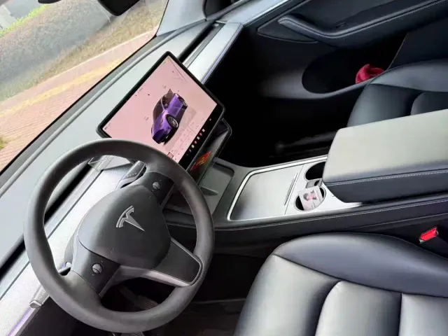 Tesla Model Y — Фото автомобиля 6