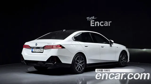 BMW 5 Series G60 — Фото автомобиля 2