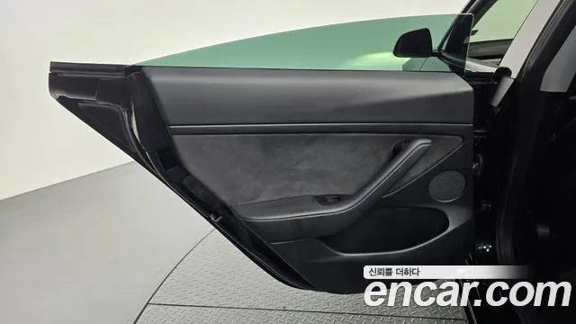 Tesla Model 3 — Фото автомобиля 14