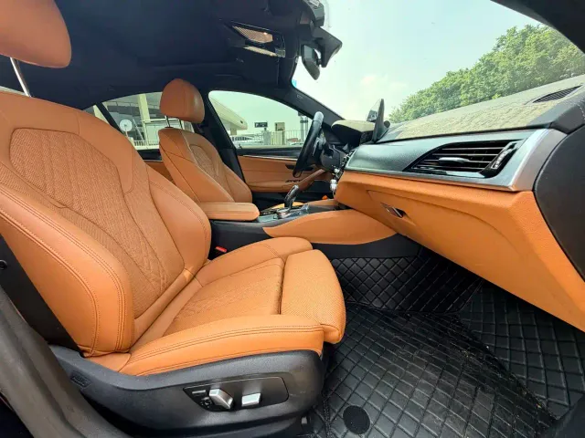 BMW 5 Series — Фото автомобиля 11