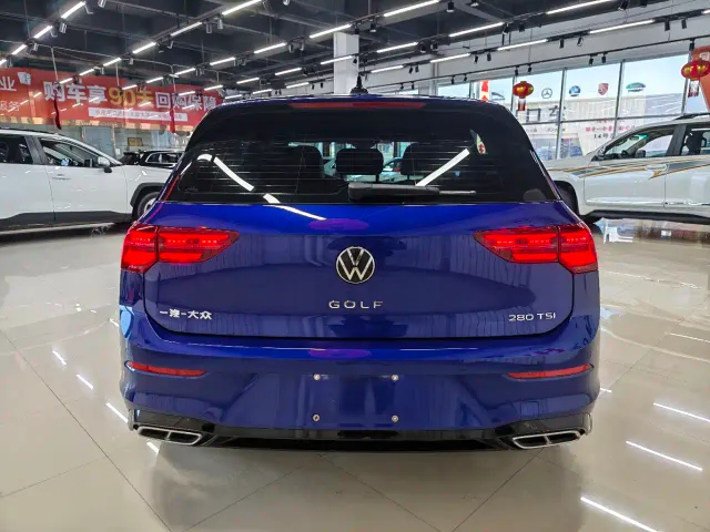 Volkswagen Golf — Фото автомобиля 4
