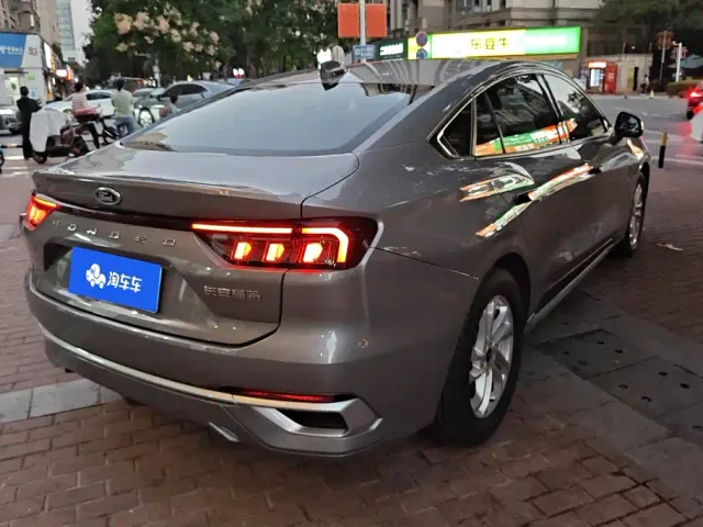 Ford Mondeo — Фото автомобиля 3