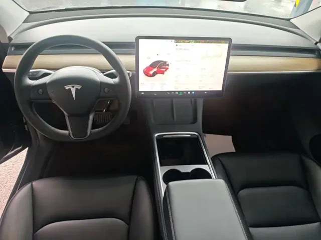 Tesla Model Y — Фото автомобиля 9