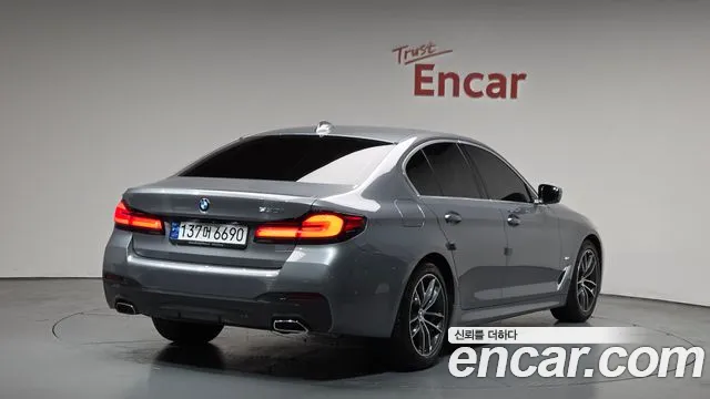BMW 5-Series — Фото автомобиля 2
