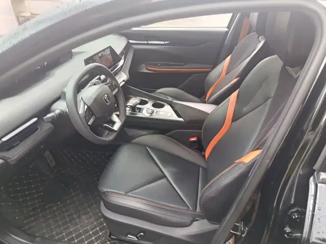 Changan Changan UNI-V 2022 1.5T Sport Edition — Фото автомобиля 4