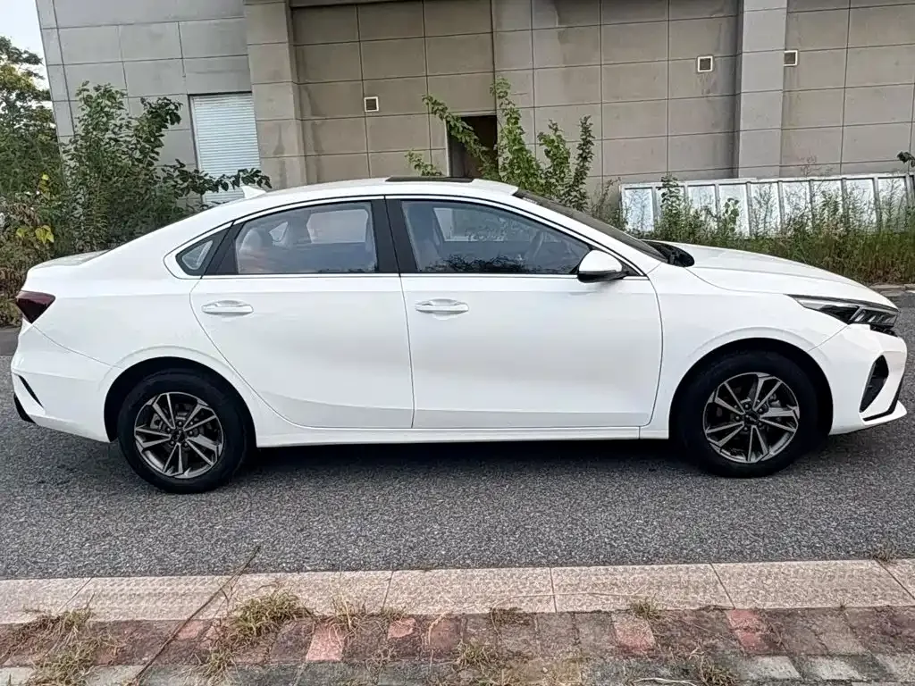 Kia Kia K3 2023 Model 1.5L CVT Luxury Edition — Фото автомобиля 5