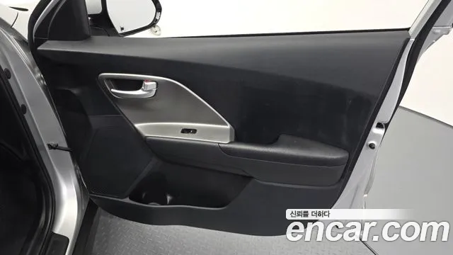Kia Niro Niro Plus Air — Фото автомобиля 24