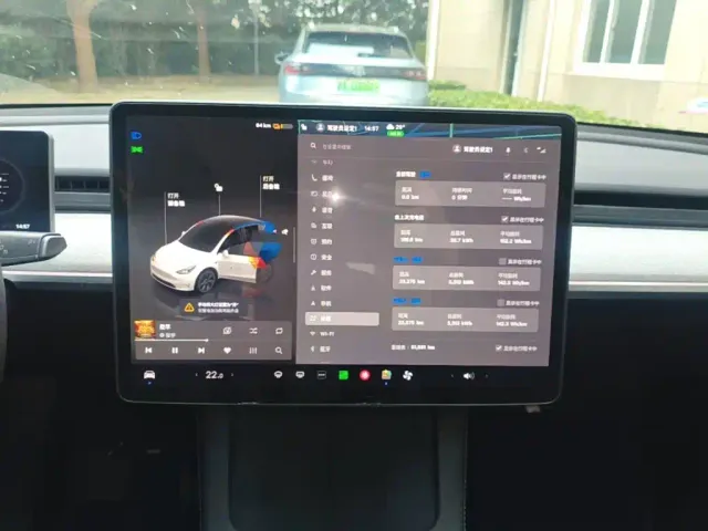 Tesla Model Y 2024 Rear-Wheel Drive Version — Фото автомобиля 12