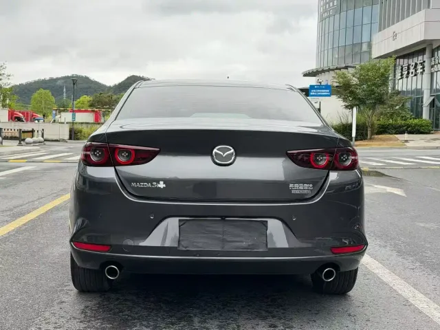 Mazda Axela — Фото автомобиля 8
