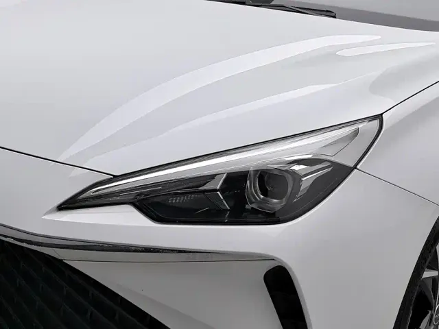 Roewe i5 — Фото автомобиля 7