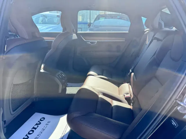 Volvo S90 — Фото автомобиля 12