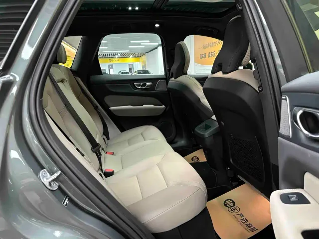 Volvo XC60 — Фото автомобиля 11