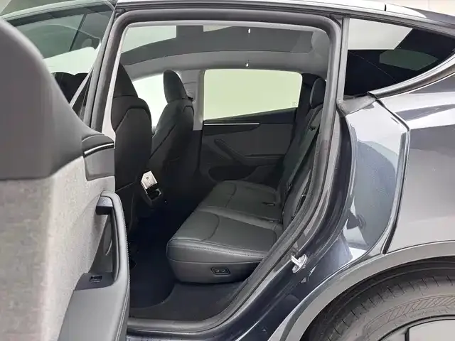 Tesla Model Y — Фото автомобиля 14