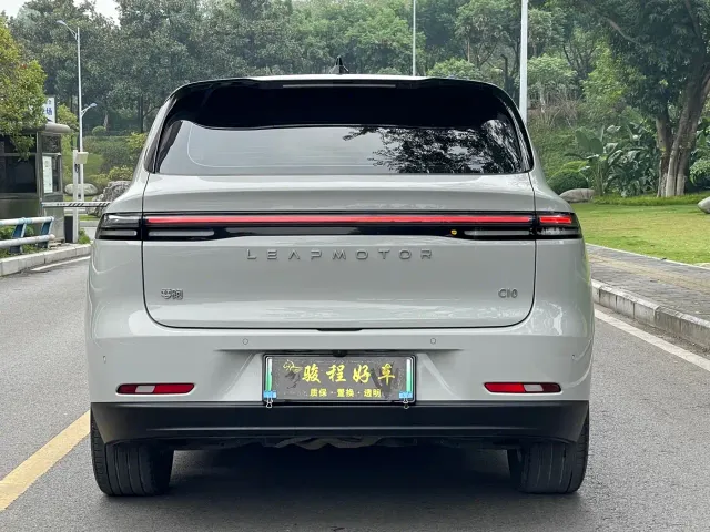 Leapmotor C10 — Фото автомобиля 7