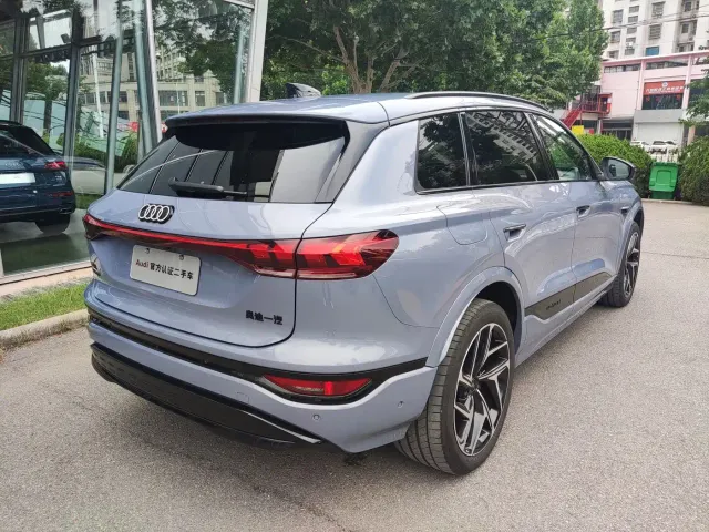 Audi Q6L e-tron — Фото автомобиля 8