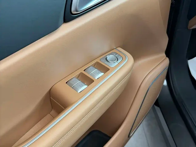 Li Auto ONE — Фото автомобиля 12