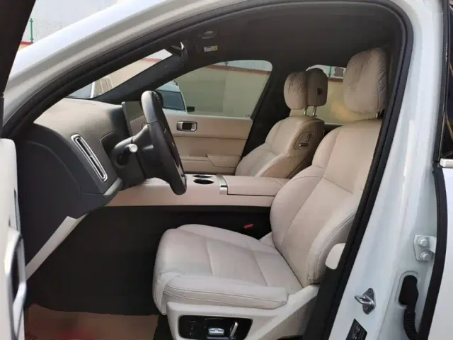 Li Auto L7 — Фото автомобиля 14