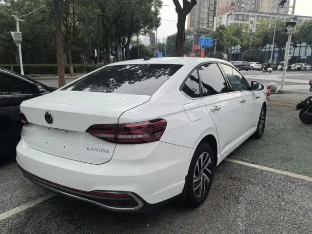 Volkswagen Lavida — Фото автомобиля 6