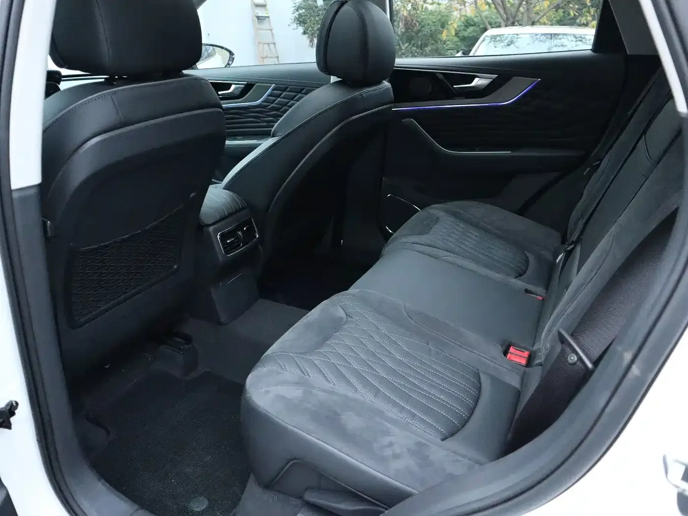 Hongqi Hongqi HS5 2022 2.0T Smart Connect Premium Edition — Фото автомобиля 10