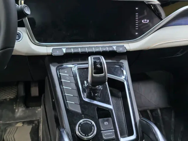Geely Boyue — Фото автомобиля 10