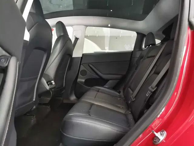 Tesla Model Y — Фото автомобиля 19