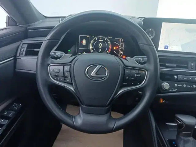 Lexus ES — Фото автомобиля 15