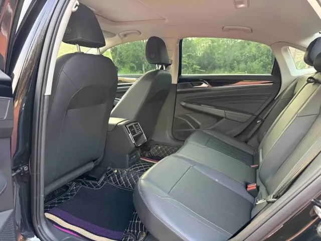 Volkswagen Passat — Фото автомобиля 5