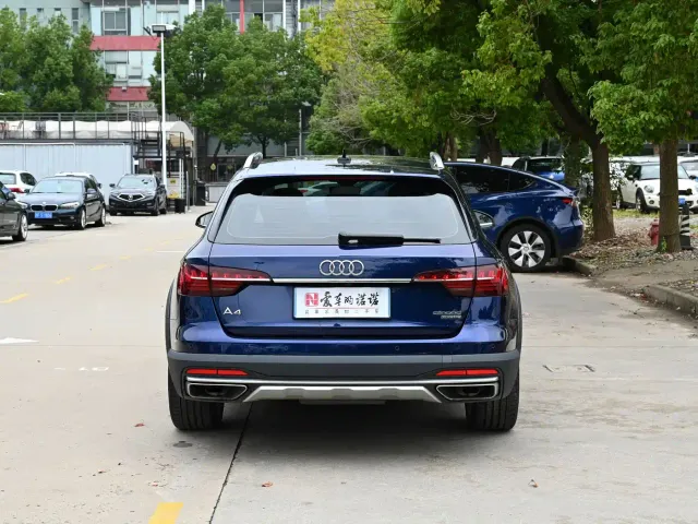 Audi A4 — Фото автомобиля 4