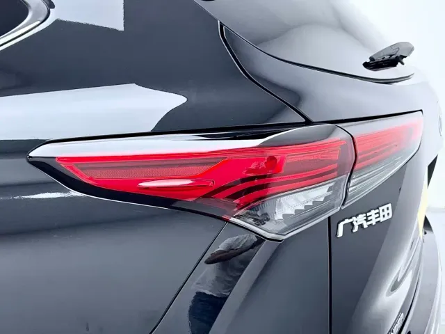 Toyota Highlander — Фото автомобиля 14