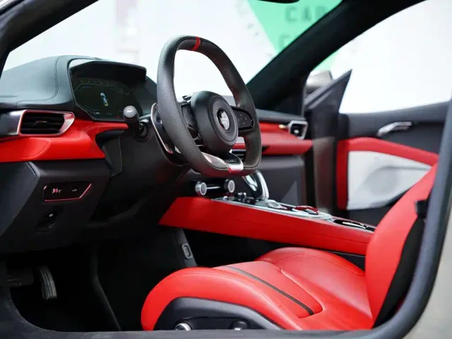 Lotus Emira — Фото автомобиля 30