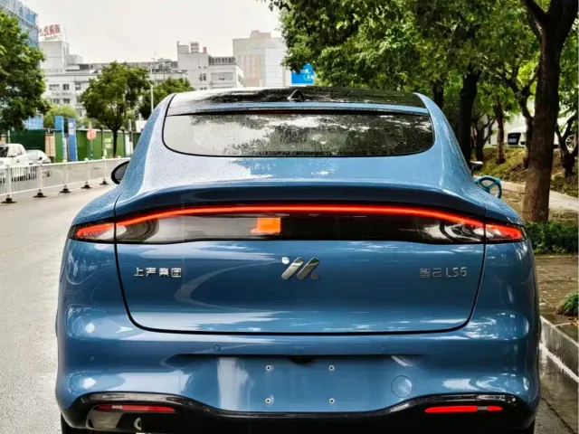 IM Motors LS6 — Фото автомобиля 9