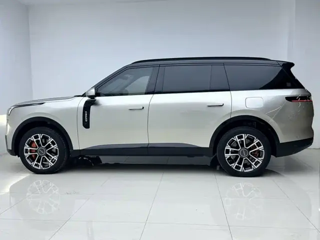 Lynk & Co 900 — Фото автомобиля 6