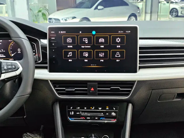 Volkswagen Tiguan L — Фото автомобиля 12