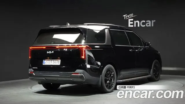 Kia Carnival Generation 4 — Фото автомобиля 2