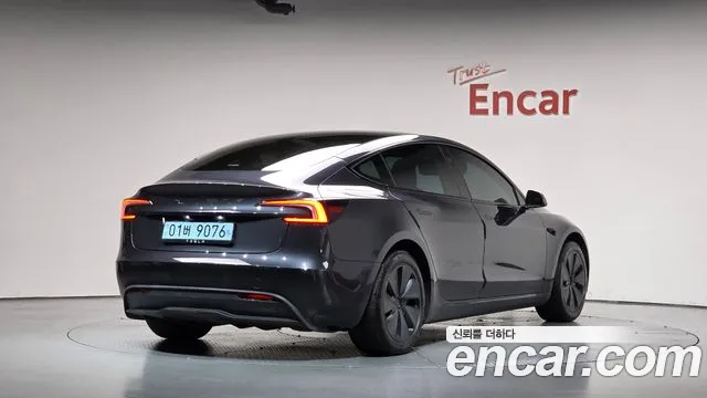 Tesla Model 3 — Фото автомобиля 2