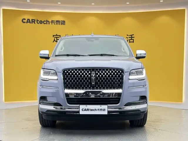 Lincoln Navigator — Фото автомобиля 3