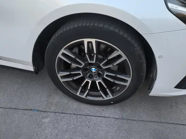 BMW 5 Series — Фото автомобиля 6