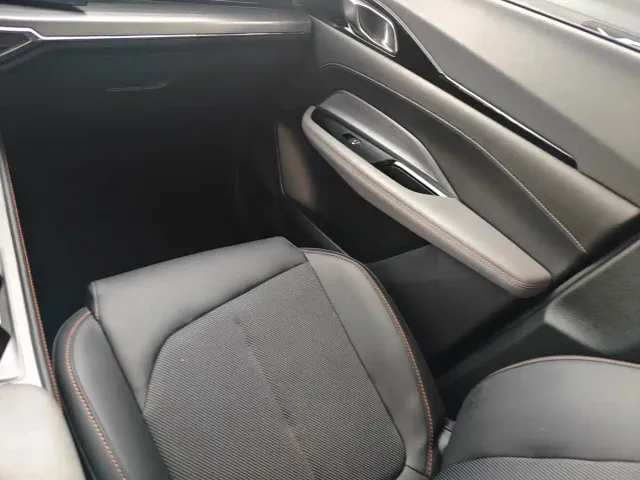 Changan Z6 — Фото автомобиля 8