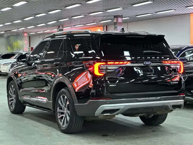 Ford Explorer — Фото автомобиля 6