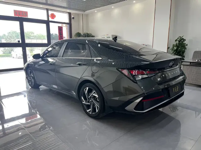 Hyundai Elantra — Фото автомобиля 6